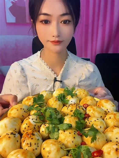 Voice-Controlled Relaxation: Enjoying Eating Shows