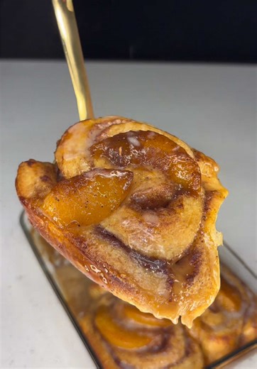 Sweet Peach Cobbler Cinnamon Rolls Recipe