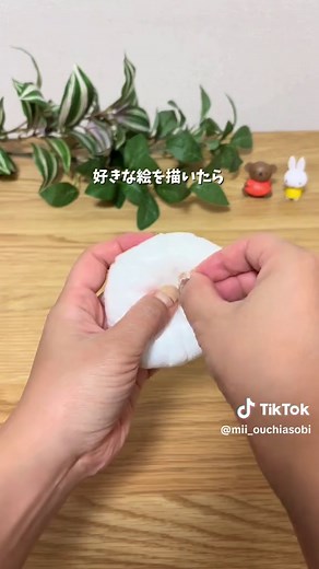 ラップと綿を使ったふわふわスクイーズ作り