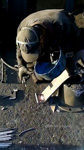 3.7M views · 10K reactions | Mercedes-Benz V3 semi-trailer pulling overload The pull-down plate is reinforced in advance under the balance beam to ensure the stability and durability of the vehicle #auto #oldschool #diy #automechanic #mechanicsteve #automotive #autos. | Mechanic Steve | Facebook