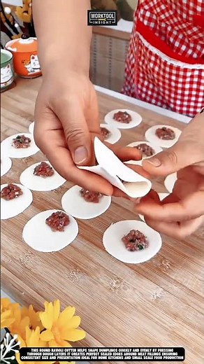 Cutting dumpling dough evenly in kitchen worktool round ravioli cutter