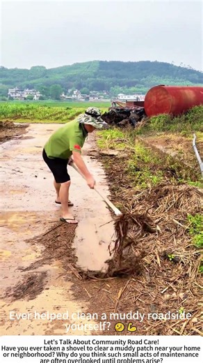 Cleaning Mud from the Roadside with a Traditional Shovel – Small Act, Big Difference 🧹🛣️