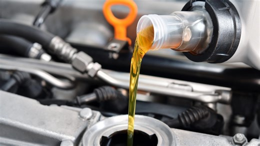 How long does engine oil last in a car that's idle?
