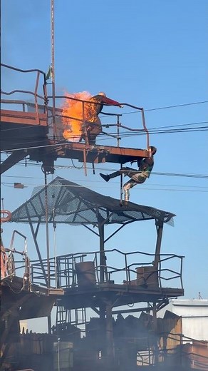 The final scene of Waterworld is absolute cinematic perfection! 🔥🎬 ‪@universalstudioshollywood‬