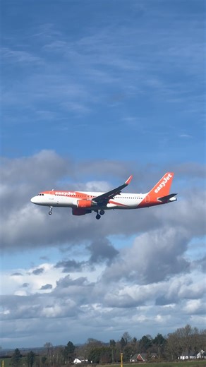 EasyJet landing into Belfast International
