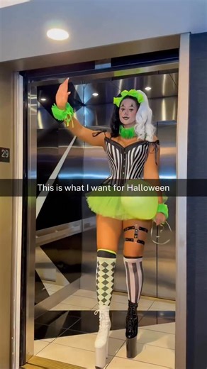 Do you want a 7 foot tall clown?😍 #TallGirl #HappyHalloween #Clown #Cosplay #Costume | Marie Temara