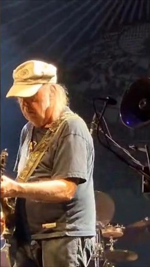 Neil Young Like a hurricane 3 Bruxelles 30 6 2025 pop #pop #folk folk #rock rock Bob Dylan concert
