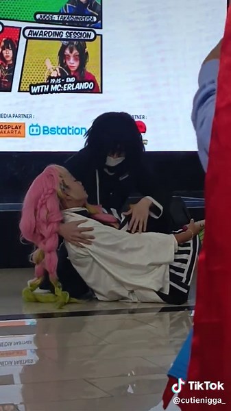 Mitsuri and Iguro - Demon Slayer Cosplay Showcase