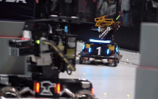 Robomaster机甲大师高校联盟赛（山东站）开赛首日，战斗激情打响，机甲火力全开，一起为荣耀与梦想而战！