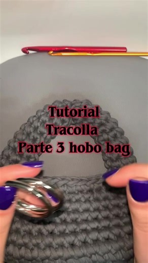 Tutorial tracolla all’uncinetto per la nostra hobo bag. PARTE 3| per acquistarla anche in diverse colorazioni su vinted: borsefatteamano19 Oppure qui in privato #perte #tutorial #hobobag #borsafattamano