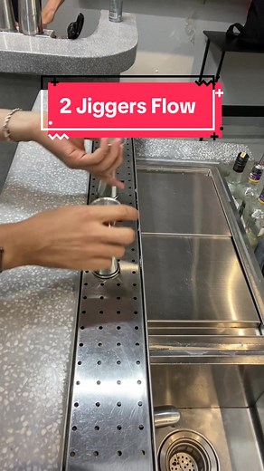 2 Jiggers Flow 🎉🎉🎉#learnontiktok #barskills #bartender #bartending #FFG