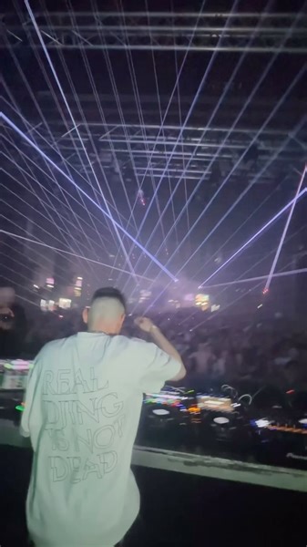 10K views · 44 reactions | my goal for 2024 is to play as much of my own production (originals, remixes, bootlegs, edits) as possible in my sets! here is one bootleg that I like a lot! which track has to be in my set no matter what? ID: Ray Volpe - Laserbeam [Eskei83 Bootleg] | ESKEI83 | Facebook