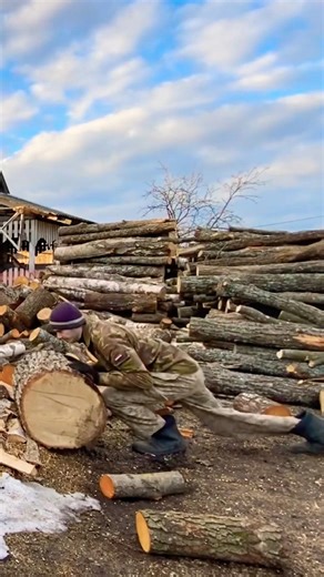 This Oak Log Is Heavy 😅