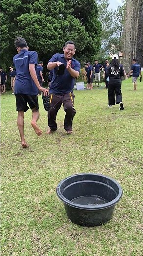 FUN TEAM BUILDING ACTIVITIES! #shorts #teamwork #fungames #teambuilding #outbound #outing #games