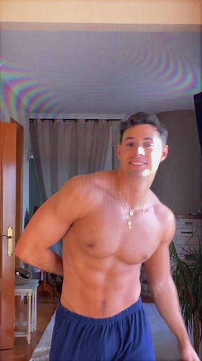 Showcasing Muscle Flexing Techniques for Fitness