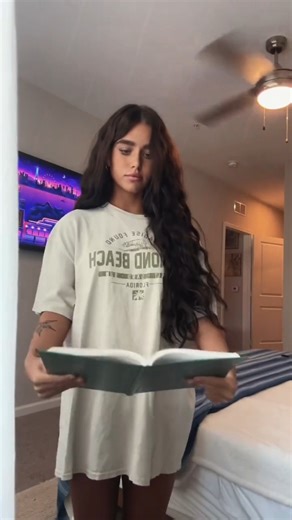 Kinley 🐉 on Instagram: "Self-love is the best love. 💖✨ #kinllleyextra #viralreel #lazyoutfit #usa #model #explore #explorepage #trending #viraltrendyreels #reels #viralgirl"