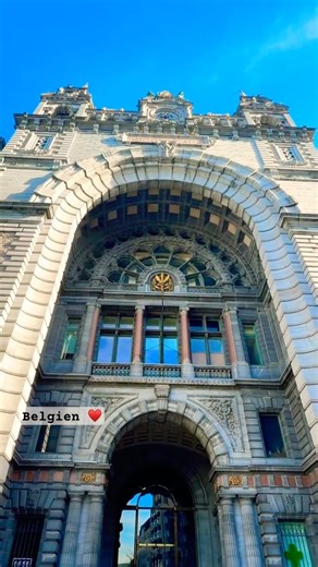 #livingthemoment #paris #dior #noel #louvre#shorts #travel #france #europe #beautiful #belgium