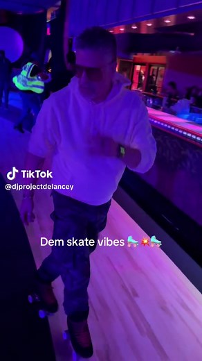 Ride dat beat 🛼💥🛼 @xanadu.nyc #Brooklyn #skate #vibes