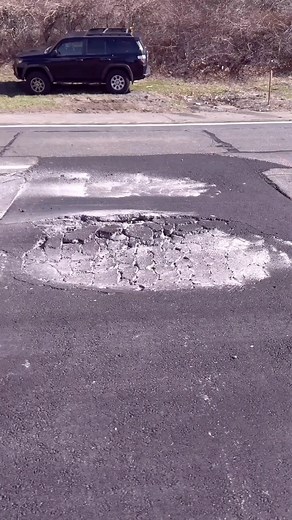LongIslandAccidentsandTraffic on Instagram: "I don’t know what caused that pothole in the middle laying on the Long Island Expressway just westbound of exit 48, but it’s causing delays westbound. #longislandaccidentsandtraffic #longislandaccidents #longislandtraffic #longisland #accidents #traffic #ontheroad #middleoftheroad #roadwork #work #heavyequipment #nassaucountyny #nassaucounty #nassau #lie #495 #expressway #pothole #closed #delays #delay #pothole #potholes #flashinglights #police #cops