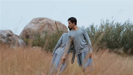 【英国】Elderbrook - Shallow Water (Official Video)