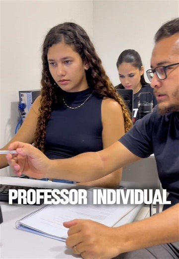 Na Delt4 Cursos, o aluno não fica perdido em sala cheia e nem “assistindo aula”. Aqui ele aprende fazendo. 💻 Aulas 100% práticas 👨‍🏫 Professor individual e ensino de perto 👥 Apenas 06 alunos por sala 📈 Do nível iniciante ao avançado Isso significa mais atenção, mais aprendizado e muito mais resultado. Enquanto muita gente faz cursinho “genérico”, aqui o aluno desenvolve habilidades reais em informática do básico ao profissional com ensino de verdade. Se você quer ver evolução, segurança e p