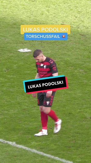 Ein Tag später dann der Ausraster beim Hallenturnier 👀 #lukaspodolski #poldi #fail #fussball #amateurfussball #rotweißessen #gornikzabrze #prinzpoldi #hallenturnier #testspiel #köln #kicktv