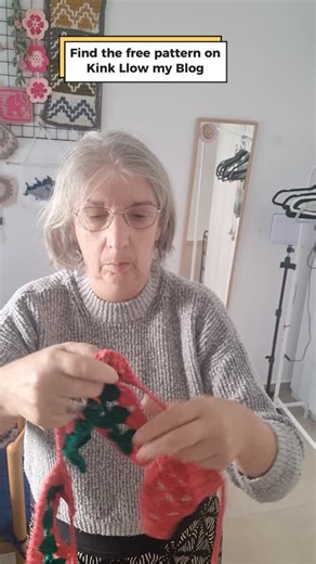 SandraStitches | Crochet 🦋 on Instagram: "And if you prefer rectangles for a holiday decoration, this easy and quick pattern is now free on my Blog. Link in bio"