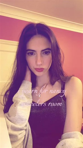 Floral Pattern Wallpaper Inspiration from Nancy Wheeler