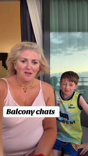 Balcony chats are back! Crazy Caroline and the fam are coming to you straight from Tenerife. Get ready with us and catch all our balcony chats using the Be Perfect skin and base collection. Don’t forget to use code BPCRAZY for €51! 🌴✨ad | My Crazy Life Caroline