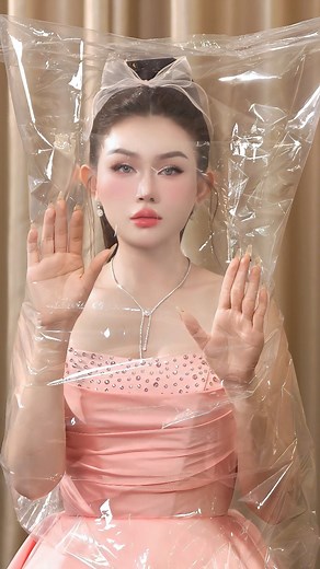 8K reactions · 24 shares | Làm búp bê mà nóng muốn xịt khói lun mấy chi  #viralreelschallenge #viralreelsシ #trendingreels #xuhuong #trendingvideo #trendingnow #trend #trendmoinhat #bupbebarbie #trangphucdep #lequynhtrang | Lê Quỳnh Trang | Facebook