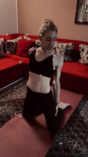 #backflexibility #bendyback #contortion #selftoughtcontortionist #tripplefold #stretch #archback #deepbackbends #flexibilitytraining