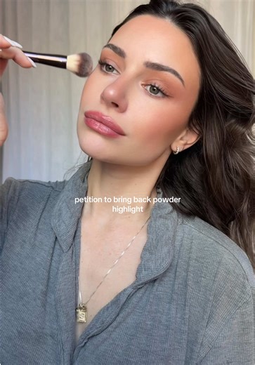 Reviving Powder Highlighters in Makeup