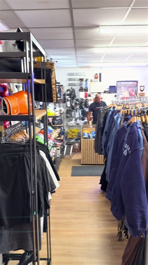 “Sell me this glove…” 🥊 @maddogjnrr first lesson behind the counter at Mad Dogs Boxing. In this game it’s not just about the gear… it’s about knowing how to sell it.#fyp #foru #foryoupage #goviral #boxing🥊