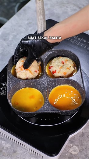 Novita Sari on Instagram: "Buat bekel sikecil atau sibesar , kalo ada nasi sisa jangan buru” dibuang mak , bikin kni aja 😁 Bahan: 2 buah bawang putih cincang 2 siung bawang merah iris 1 buah wortel ukuran kecil , potong kotak kecil Sepiring nasi 1 sdt kaldu bubuk 1/2 sdt garam 2 buah cabe merah keriting 2 buah cabe rawit merah 3 butir telur + 1/4 sdt garam Cara bikin liat divideo ya👌 All cookware beli di @idealifeonline_ , temukan resep lainnya di @idealifeonline.resep Peralatan yg aku pake👇�