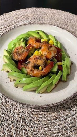 Salade Avocat et crevettes | Retrouvez plus de recettes sur mon TikTok @atay.bretzels