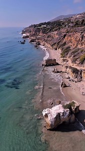 📍Pacific Ocean 🇺🇸 The ultimate aerial perspective of the Golden State’s iconic coastline. Feel the rush as we glide above dramatic sea cliffs and the endless blue of the Pacific Ocean, culminating in a sublime and vivid West Coast sunset. Pure photographic excellence. #AerialPerspective #SublimeSunset #DramaticSeaCliffs #PhotographicExcellence #CaliforniaViews #fyp #travel #naturelovers #explore #explorepage #fypシ #instagram #facebook | Tee Jay (Chicago)