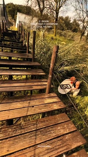 Antipersuasão on Instagram: "🚨 A VERDADE? Nem todo homem desapegado nasceu frio. Antes, ele foi intenso. Ele acreditava em reciprocidade, em esforço correspondido, em lealdade mútua. Até aprender que nem todo coração valoriza o que recebe. A frieza que você vê hoje não é ausência de sentimento. É consequência de excesso. Ele não deixou de sentir. Ele só deixou de insistir onde não era escolhido. 🧠 Acorde e entenda o jogo agora! ➡️ Comente "X" que eu te envio no direct o manual completo que te