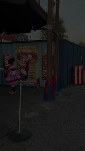 Meet Goofy and Minnie at Storybook Circus