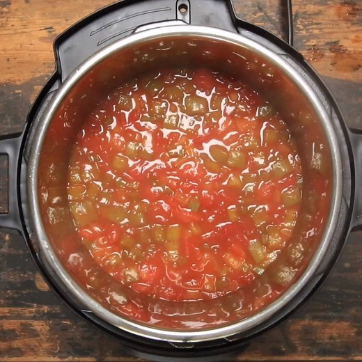 Making copycat Wendy's Chili in the Instant Pot is a breeze! Get the recipe 👉 https://cookingwithjanica.com/wendys-chili-recipe-instant-pot/ | Cooking With Janica