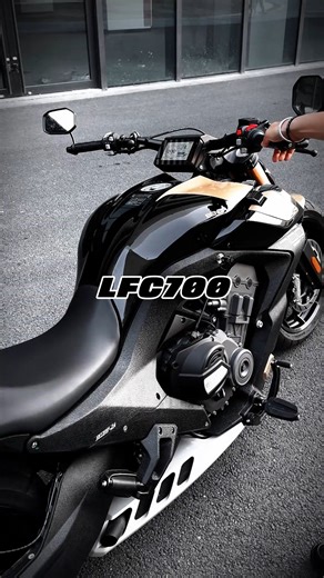 948K views · 21K reactions |  Benda LFC 700 PRO dah sampai! ⚙️ Enjin Inline-4 | Tayar 300mm | TCS + ABS  Harga rasmi: RM48,888  Stok bakal tiba – Tempah sekarang! #CruiserBerkuasa #LFC700Pro #BendaMY #shbikers | S H Bikers Sdn Bhd | Facebook