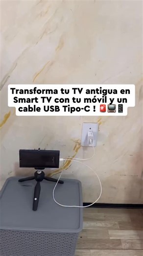 Tips De Trucos on Instagram: "Te mostramos cómo convertir cualquier televisor antiguo en una Smart TV moderna utilizando un cable USB Tipo-C, tu móvil y la app Infotec Tutoriales. Conectamos el cable entre el TV y el móvil, accedemos a la aplicación, seleccionamos el sistema operativo deseado (Fire Stick, Android TV o Google TV) y en pocos pasos tu TV quedará completamente actualizada con todas las funciones de una Smart TV. #SmartTV #TrucosTV #TecnologíaFácil #TVAntigua #CableUSB TipoC Transfor