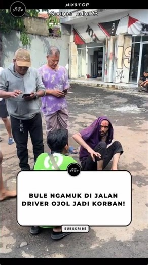 Bule Ngamuk di Jalan, Driver Ojol Jadi Sasaran #viral #shorts #reaksi #bule #indonesia