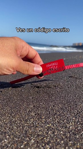 Descubre el Misterio del Plástico en la Playa