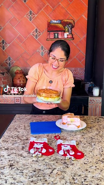 MANDIOCA A LA CREMA🎄🇵🇾♥️ SI TODAVÍA NO PROBASTE TE ASEGURO QUE NO TE VAS A ARREPENTIR 😋 Especial para las fiestas!! 🎉 Todos te van a felicitar por TREMENDA GUARNICIÓN 🤗👏😍🤗 MÁS FÁCIL IMPOSIBLE 🙏 *INGREDIENTES: .1 kilo mandiocas cocidas cortaditas como las papas .1/2 litro crema de leche .Sal y pimienta a gusto .100 gr. O más de queso muzzarella, danbo o el que más te guste .Opcional: 1 o 2 huevos Y para acompañar te recomiendo el arrollado @pollosdonjuan podes conseguir en sus sucursale