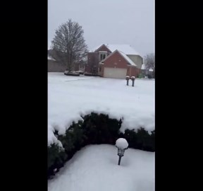 Heavy snow rapidly blankets neighborhood in Macomb, USA