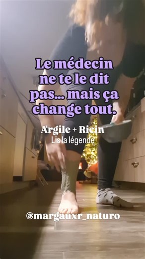 Margaux🌻Naturopathe Femme Mère Enfant on Instagram: "ce geste paraît simple. presque trop. et pourtant, il agit là où les douleurs s’installent en silence. 🌿 pourquoi argile + ricin ? l’argile verte a une capacité d’adsorption puissante : elle capte toxines, déchets métaboliques, médiateurs inflammatoires locaux. l’huile de ricin, elle, favorise la circulation (sanguine et lymphatique) et aide à “débloquer” ce qui stagne autour de l’articulation. ensemble, elles créent un appel profond : → dra