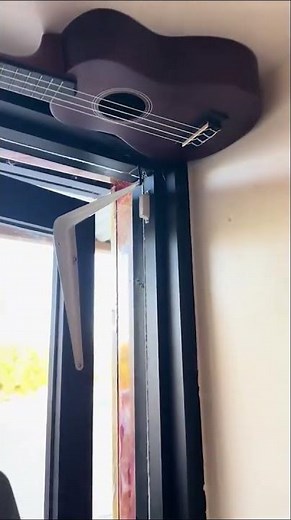 Creative Guitar Door Chime in Cleveland, Ohio || ViralHog
