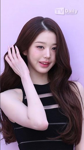 #JangWonyoung Photo time with the goddess who even the wind helps💕 #IVE #JangWonyoung #IVE #Photo...