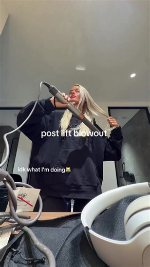 Australian Gym Locker Room Post Lift Blowout for Gym Girls