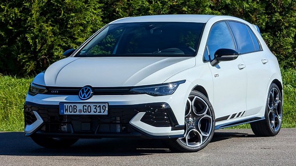 2025 VW Golf GTI Clubsport 8.5 Road and Track 4K